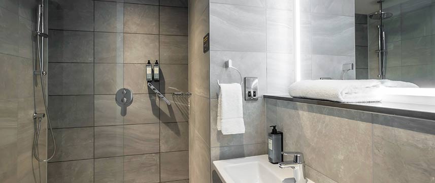 Maldron Brighton City  Centre Bathroom